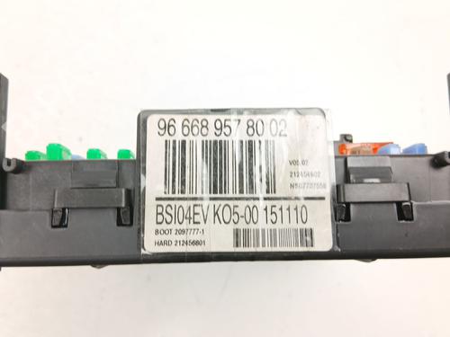 Fuse box PEUGEOT 308 I (4A_, 4C_) 1.6 HDi | BP30858313E1