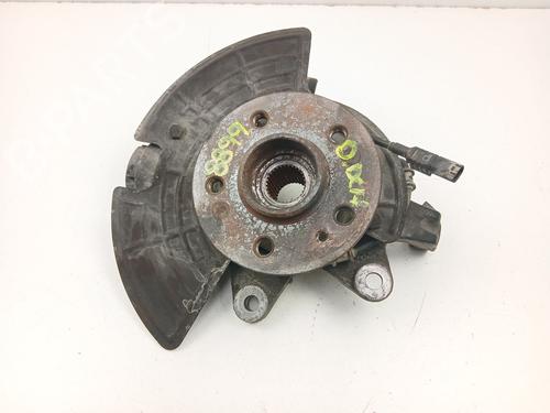 Used Right front steering knuckle MERCEDES-BENZ M-CLASS (W163) ML 270 CDI (163.113) (163 hp) 31810885