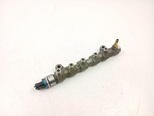 Used Injection rail RENAULT TRAFIC III Van (FG_) 1.6 dCi 90 (FGME) (90 hp) 33016535