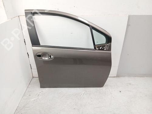 Used Right front door Right front door TOYOTA YARIS (_P13_) 1.5 Hybrid (NHP130_, NHP130) (101 hp) 33294841 33294841