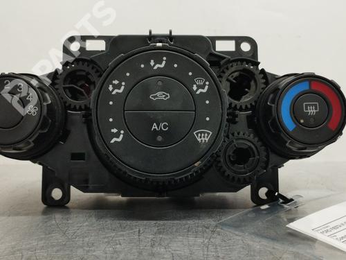Climate control FORD FIESTA VI (CB1, CCN) 1.4 TDCi 8A6119980AE