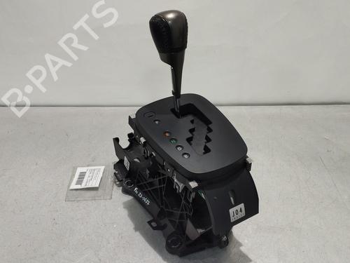 Used Gear lever TOYOTA YARIS (_P13_) 1.5 Hybrid (NHP130_) (101 hp) 17001775