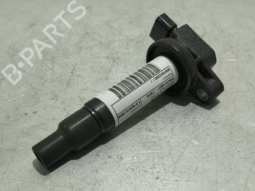 Used Ignition distributor TOYOTA YARIS (_P13_) 1.5 Hybrid (NHP130_) (101 hp) 19343657