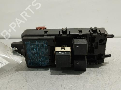 Caixa de fusíveis MITSUBISHI CARISMA (DA_) 1.9 DI-D (DA5A) (115 hp) 28524360