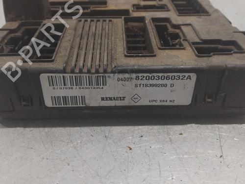 Fuse box RENAULT GRAND SCÉNIC II (JM0/1_) 1.5 dCi | BP28500580E1
