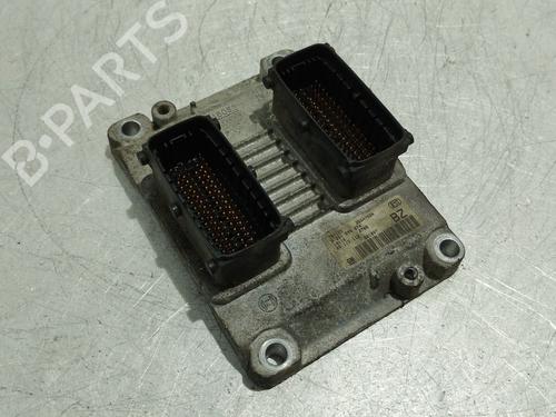 Calculateur moteur (ecu) OPEL CORSA C (X01) 1.2 (F08, F68) (75 hp) 30194496