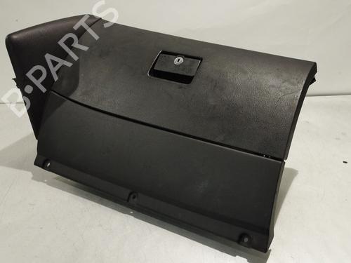 Handskerum VW GOLF IV (1J1) 1.4 16V (75 hp) 30275474