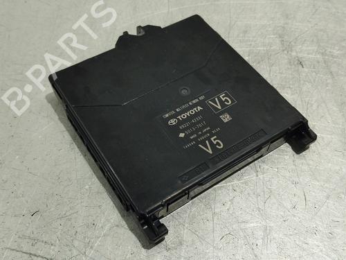 Used Fuse box TOYOTA RAV 4 V (_A5_, _H5_) 2.5 Hybrid AWD (AXAH54) (178 hp) 31299422