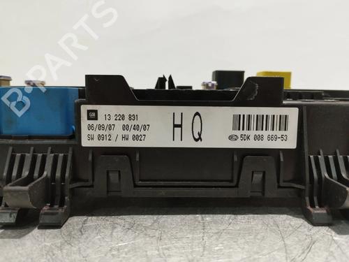 Fuse box OPEL ASTRA H GTC (A04) 1.7 CDTI (L08) | BP31980974E1
