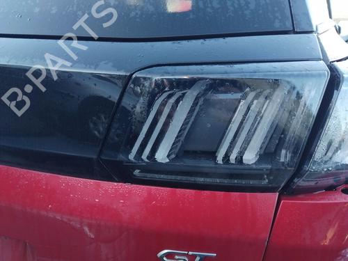 Feu de coffre droit PEUGEOT 3008 II SUV (MC_, MR_, MJ_, M4_) 1.2 THP/ PureTech 130 (MRHNSM, MRHNSU, MRHNSJ, MRHNYW,... (131 hp) 32113415