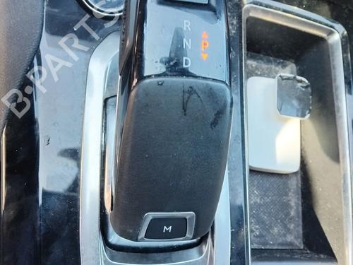 Used Gear lever PEUGEOT 3008 II SUV (MC_, MR_, MJ_, M4_) 1.2 THP/ PureTech 130 (MRHNSM, MRHNSU, MRHNSJ, MRHNYW,... (131 hp) 32113408