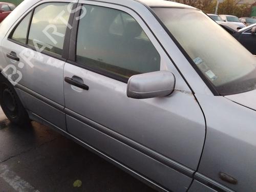 Dør højre fortil MERCEDES-BENZ C-CLASS (W202) C 220 CDI (202.133) (125 hp) 32218009