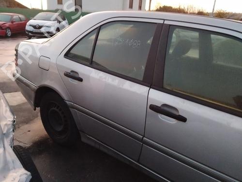 Dør højre bagtil MERCEDES-BENZ C-CLASS (W202) C 220 CDI (202.133) (125 hp) 32218008