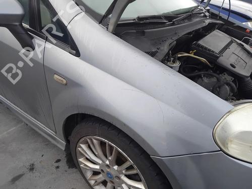 Guarda-lamas direito FIAT GRANDE PUNTO (199_) 1.3 D Multijet (199.AXD11, 199.AXD1A, 199.AXD1B,... (90 hp) 32233334