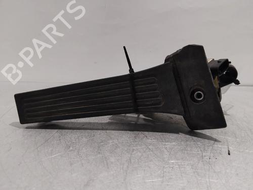 pedal-kia-carens-iv-2013-32415120 main image