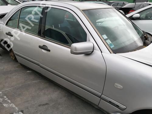 Used Right front door MERCEDES-BENZ E-CLASS (W210) E 290 Turbo-D (210.017) (129 hp) 32846775