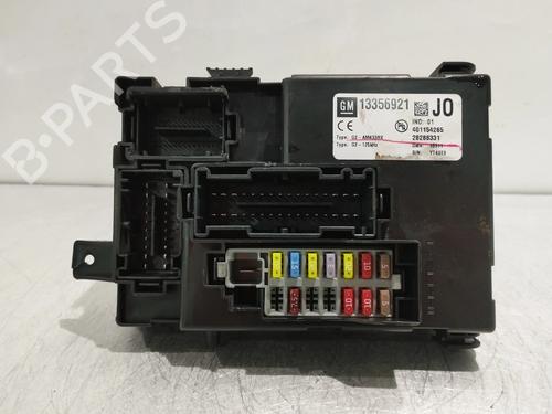 Used Fuse box Fuse box OPEL MERIVA B MPV (S10) 1.3 CDTI (75) (95 hp) 33186766 33186766