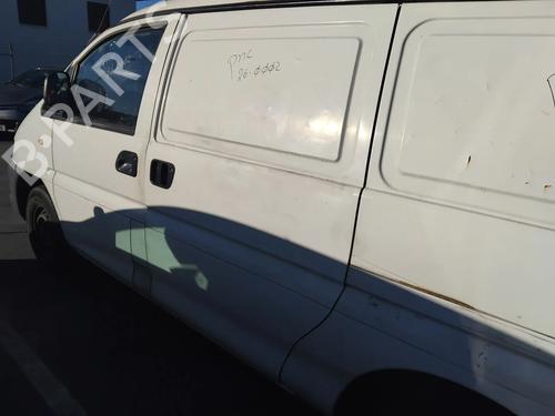 Used Left slide door Left slide door MITSUBISHI L400 Van (PD_W, PC_W, PB_V, PA_W, PA_V) 2500 TD (PD5W, PD5V, PA5W, PA5V) (87 hp) 33410575 33410575