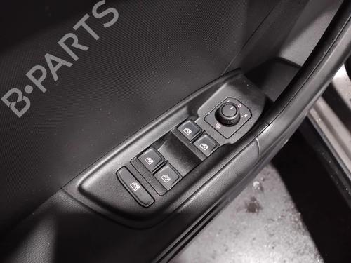 Venstre fortil elrude kontakt Venstre fortil elrude kontakt AUDI A1 Sportback (GBA) 30 TFSI (110 hp) 33917034 33917034