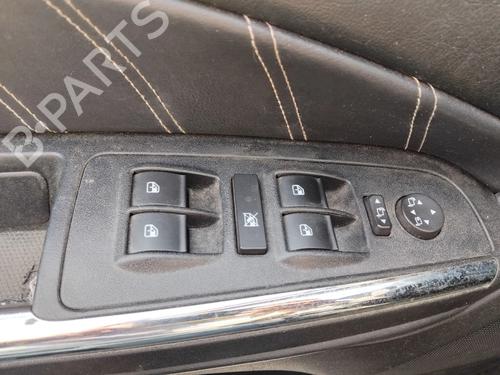 Used Left front window switch Left front window switch LANCIA DELTA III (844_) 1.6 D Multijet (844.AXC11, 844.AXC1A) (120 hp) 34117462 34117462