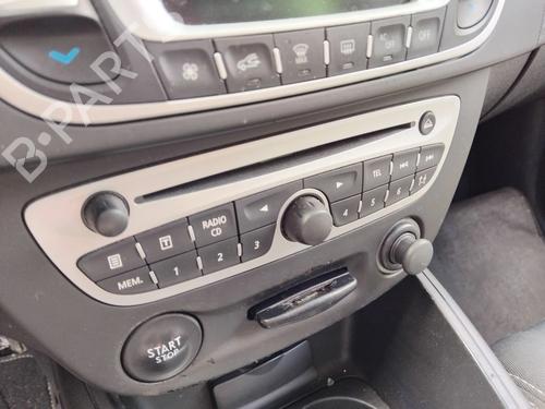 radio-renault-megane-iii-hatchback-bz01_-b3_-2008-34370588 main image