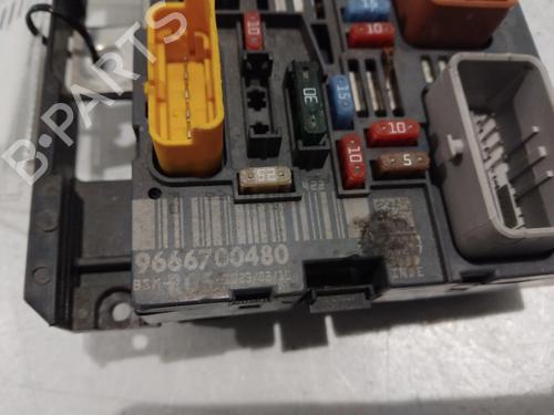 Fuse box PEUGEOT 308 CC (4B_) 1.6 16V | BP35899077E1 - Image 3