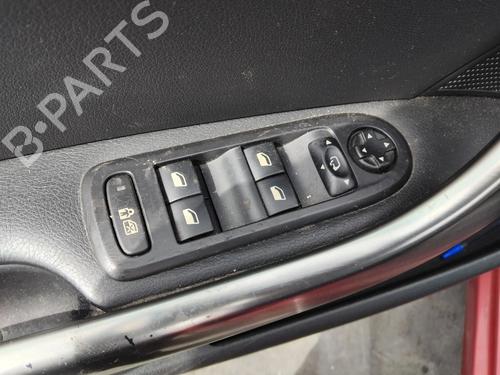 Comutador vidro frente esquerdo Comutador vidro frente esquerdo PEUGEOT 308 I (4A_, 4C_) 1.6 HDi (92 hp) 36092773 36092773