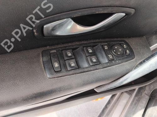 Comutador vidro frente esquerdo Comutador vidro frente esquerdo RENAULT MEGANE III Grandtour (KZ0/1) 1.5 dCi (KZ1M, KZ1W, KZ0R) (106 hp) 36138139 36138139