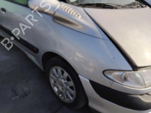Guarda-lamas direito Guarda-lamas direito RENAULT ESPACE III (JE0_) 2.2 12V TD (JE0E, JE0H, JE0P) (113 hp) 36141199 36141199
