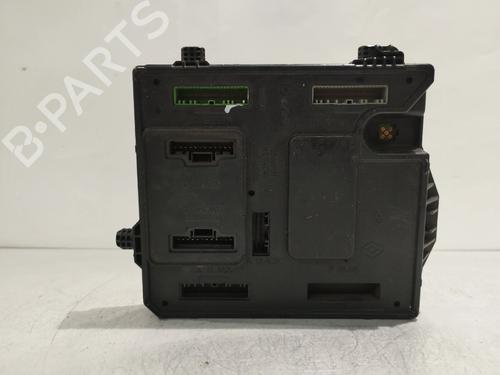 Used Fuse box Fuse box 13722977 13722977