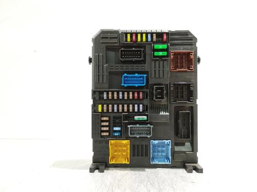 Used Fuse box Fuse box 37671338 37671338
