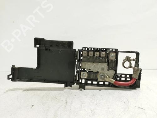Used Fuse box Fuse box 37153586 37153586