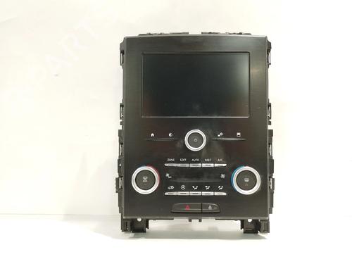 display-renault-megane-iv-hatchback-b9amn_-2015-32846865 main image