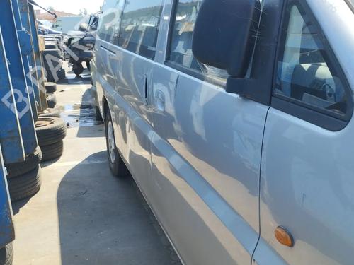 Puerta delantera derecha Puerta delantera derecha HYUNDAI H-1 / STAREX Bus (A1) 2.5 TCi (101 hp) 37401170 37401170