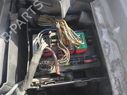 Used Fuse box Fuse box 37478190 37478190