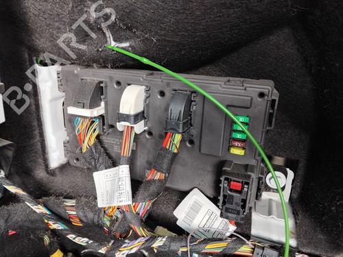 Used Fuse box Fuse box 37510192 37510192