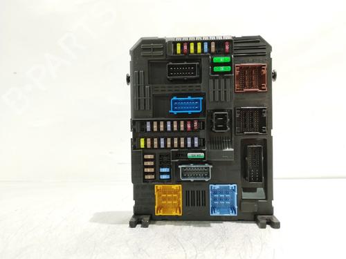 Used Fuse box Fuse box 37672888 37672888