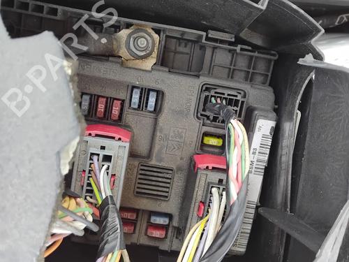 Used Fuse box Fuse box 37875214 37875214