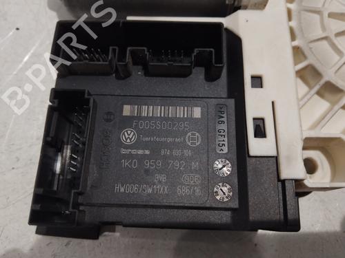 Right front window motor VW PASSAT B6 (3C2) 2.0 TDI | BP38037251E20 - Image 3