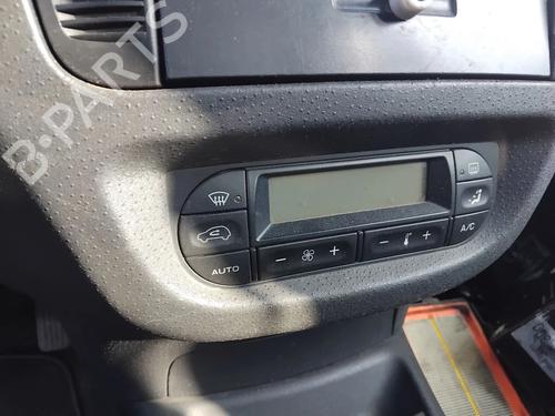 Used Climate control Climate control 38067101 38067101