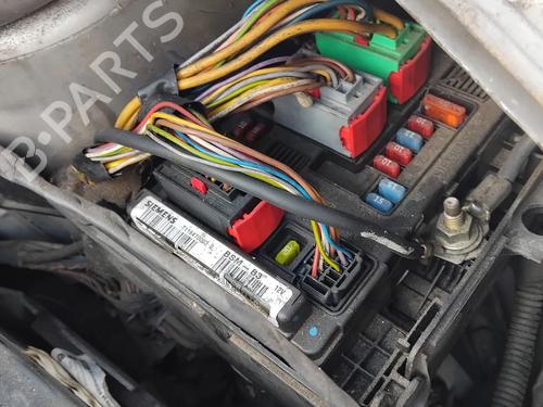 Used Fuse box Fuse box 38067106 38067106