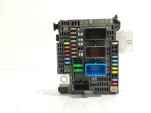 Used Fuse box Fuse box 38337068 38337068