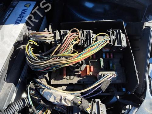 Used Fuse box Fuse box 39144487 39144487