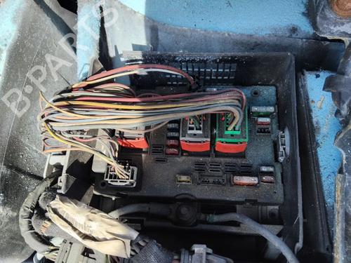 Used Fuse box Fuse box 39210782 39210782