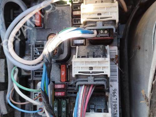 Used Fuse box Fuse box 39411382 39411382