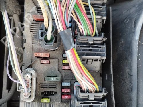 Used Fuse box Fuse box 39493048 39493048