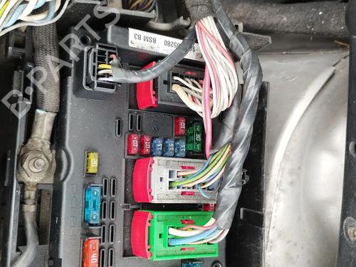 Used Fuse box Fuse box 39515348 39515348