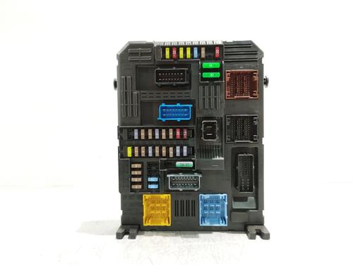 Used Fuse box Fuse box 39532109 39532109
