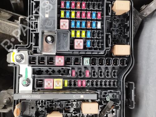 Used Fuse box Fuse box 39560887 39560887