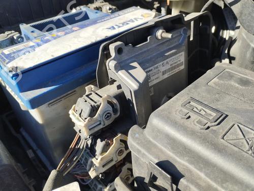 Used Engine control unit (ECU) Engine control unit (ECU) PEUGEOT 208 I (CA_, CC_) 1.2 VTI 82 (82 hp) 39748142 39748142